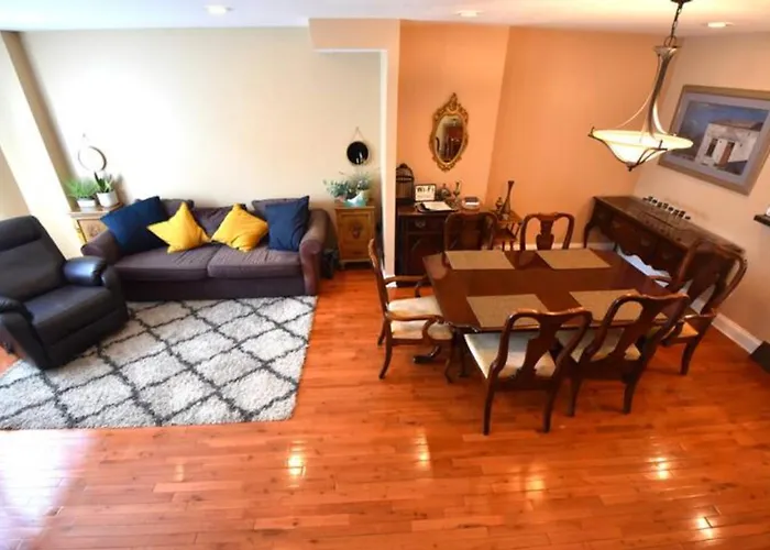 Tuscany 2900 - Classic Italian Style 3Br W Parking Near Airport